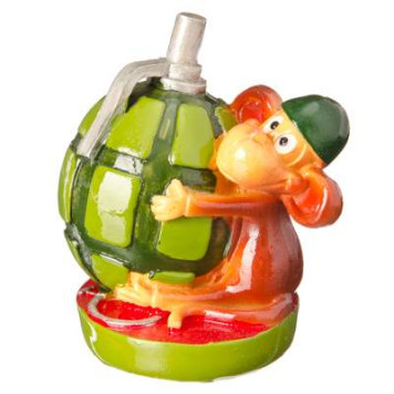 Сувенир "Обезьяна с гранатой" 8см