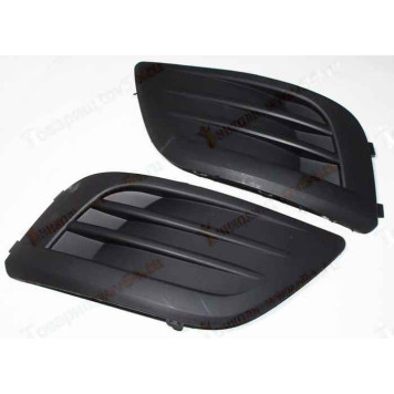 Заглушка бампера под противотуманные фары Largus (комплект левая + правая) <b>8450000250 + 8450000251</b>