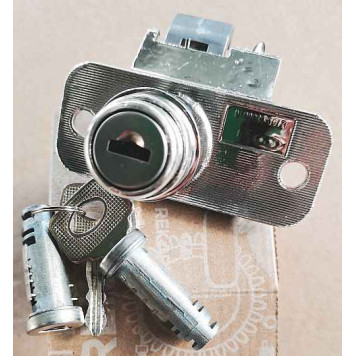 Замок багажника ВАЗ 2108, 2109 в сборе с личинками в БЛУ <b>Рекардо RR11825</b>-3