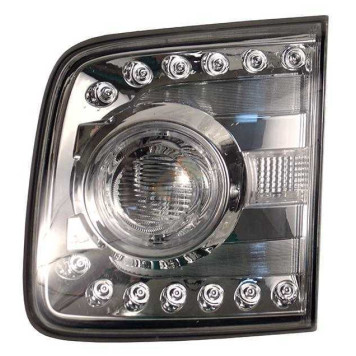 Вставка в крышку багажника NISSAN PATROL 10-13 прав. <b>SAT ST-215-1322R</b>