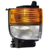 Габарит NISSAN ATLAS 99-07 бело-желтый <b>SAT ST-215-15A5R-A-CY</b>