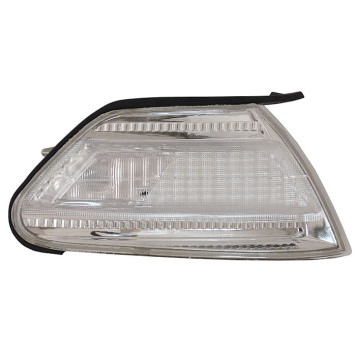 Габарит TOYOTA MARK II 96-01 белый <b>SAT ST-22-252WR</b>